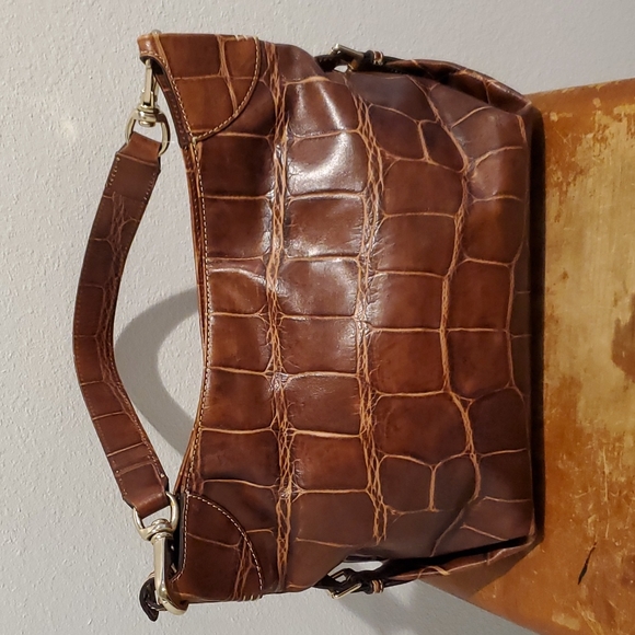 Dooney & Bourke leather purse. Must see - BENEFITS RESCUE DOGS= CLOSET CLOSING - Picture 5 of 16